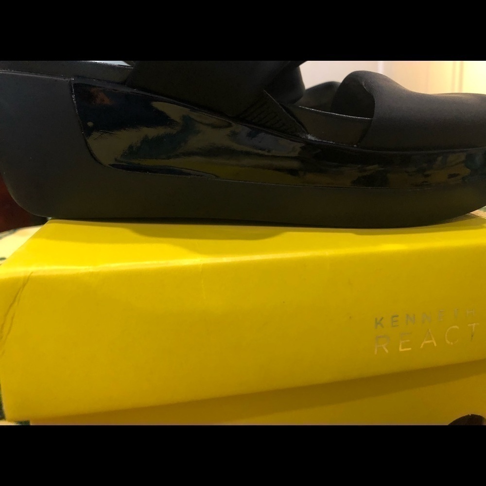 Kenneth Cole Reaction Black Sandals - Picture 4 of 4